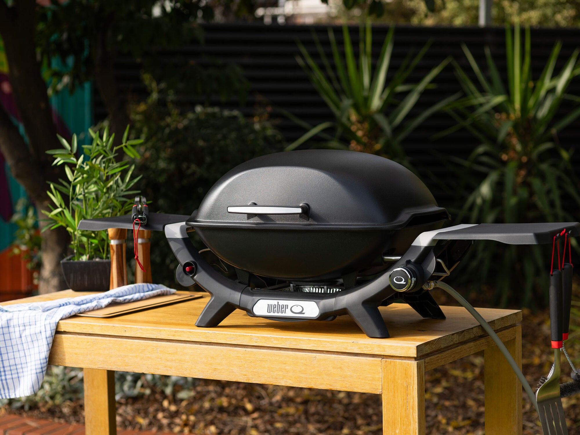 Weber Q - Q2000N Midnight Black LPG image 5