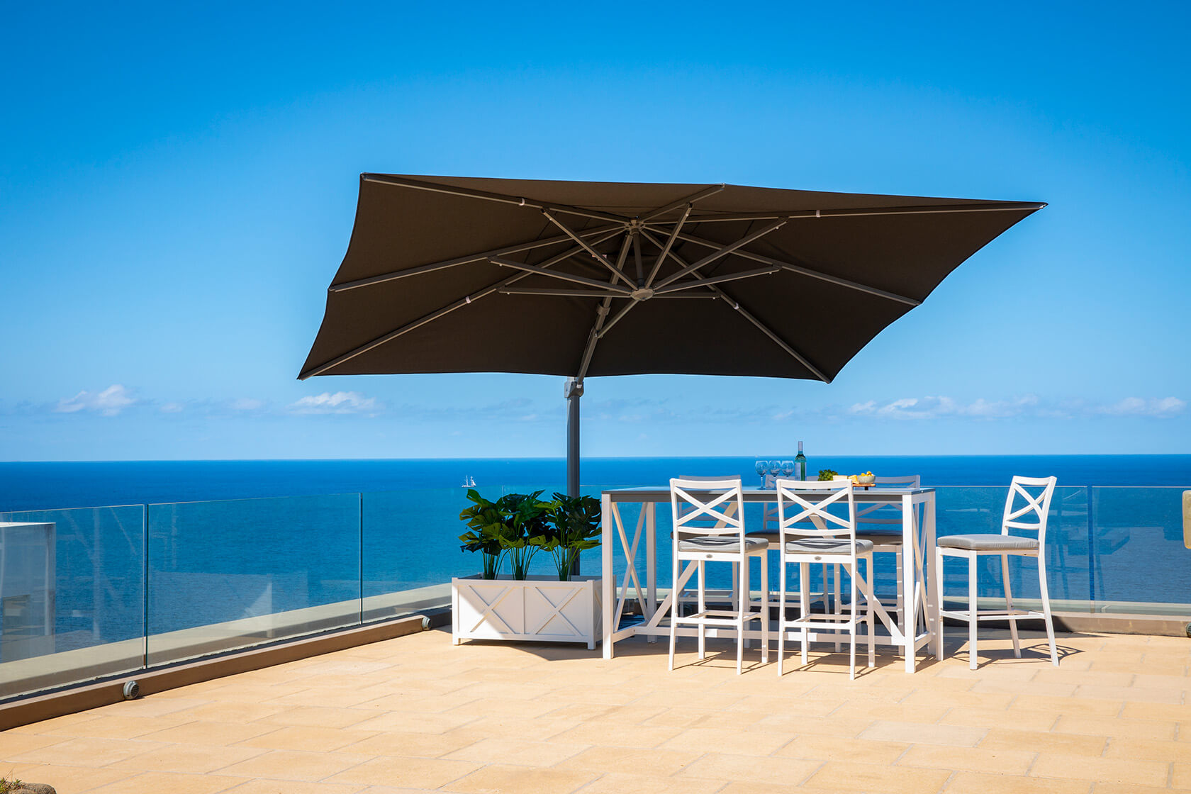 Shelta Asta Cantilever Umbrella image 10