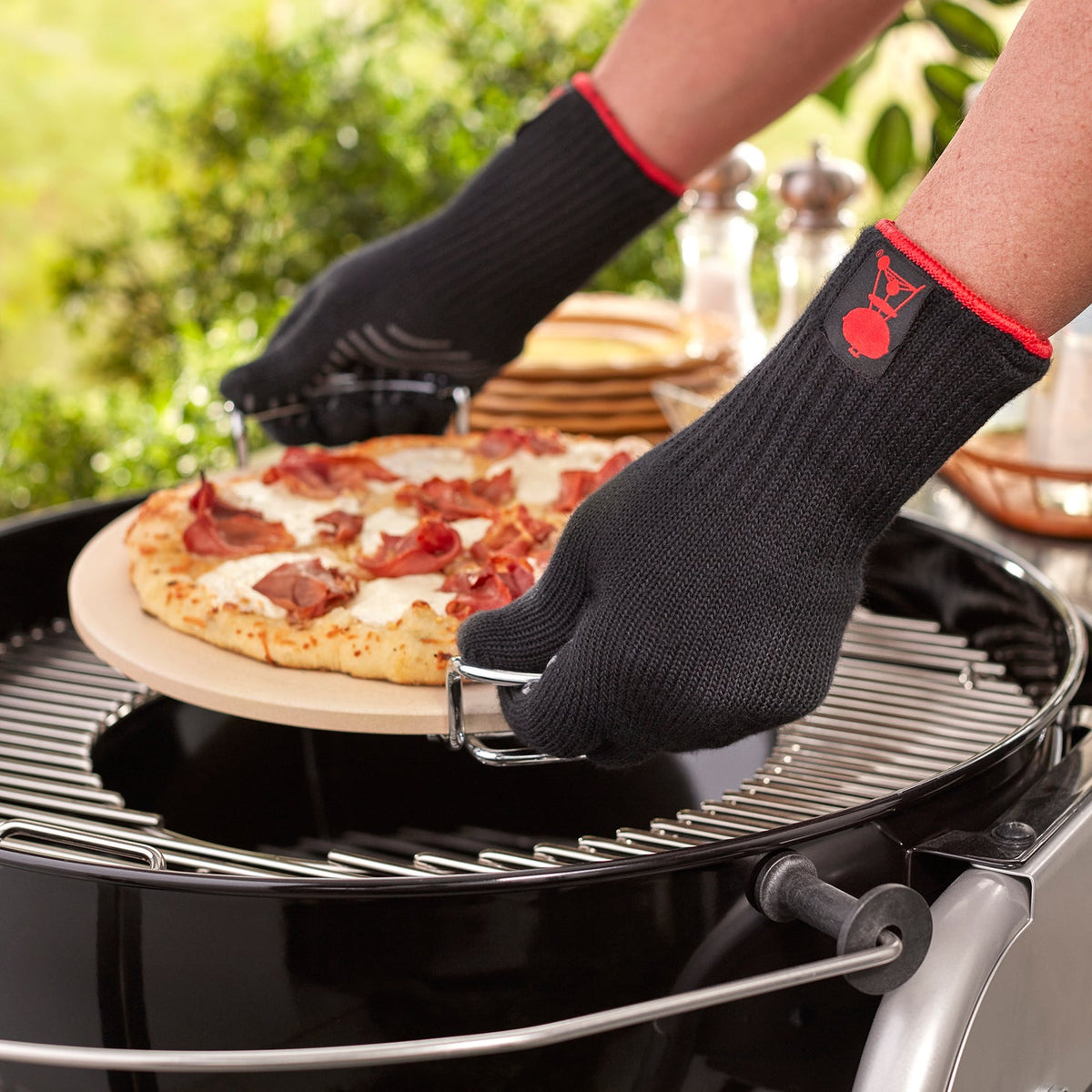 Weber Premium BBQ Gloves L XL in use